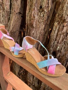 Tom’s Wedge Heel - Pink & Blue Tie Dye (7 1/2)